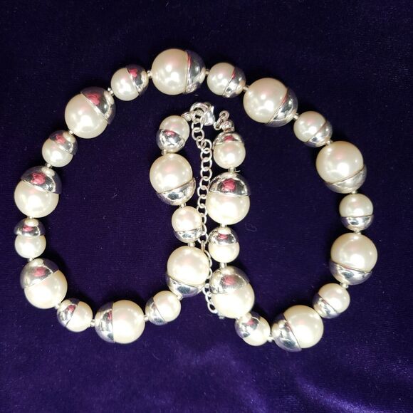 Faux Pearl Necklace Creamy White Alternating Sizes Capped in Shiny Silver Tone - Picture 2 of 9